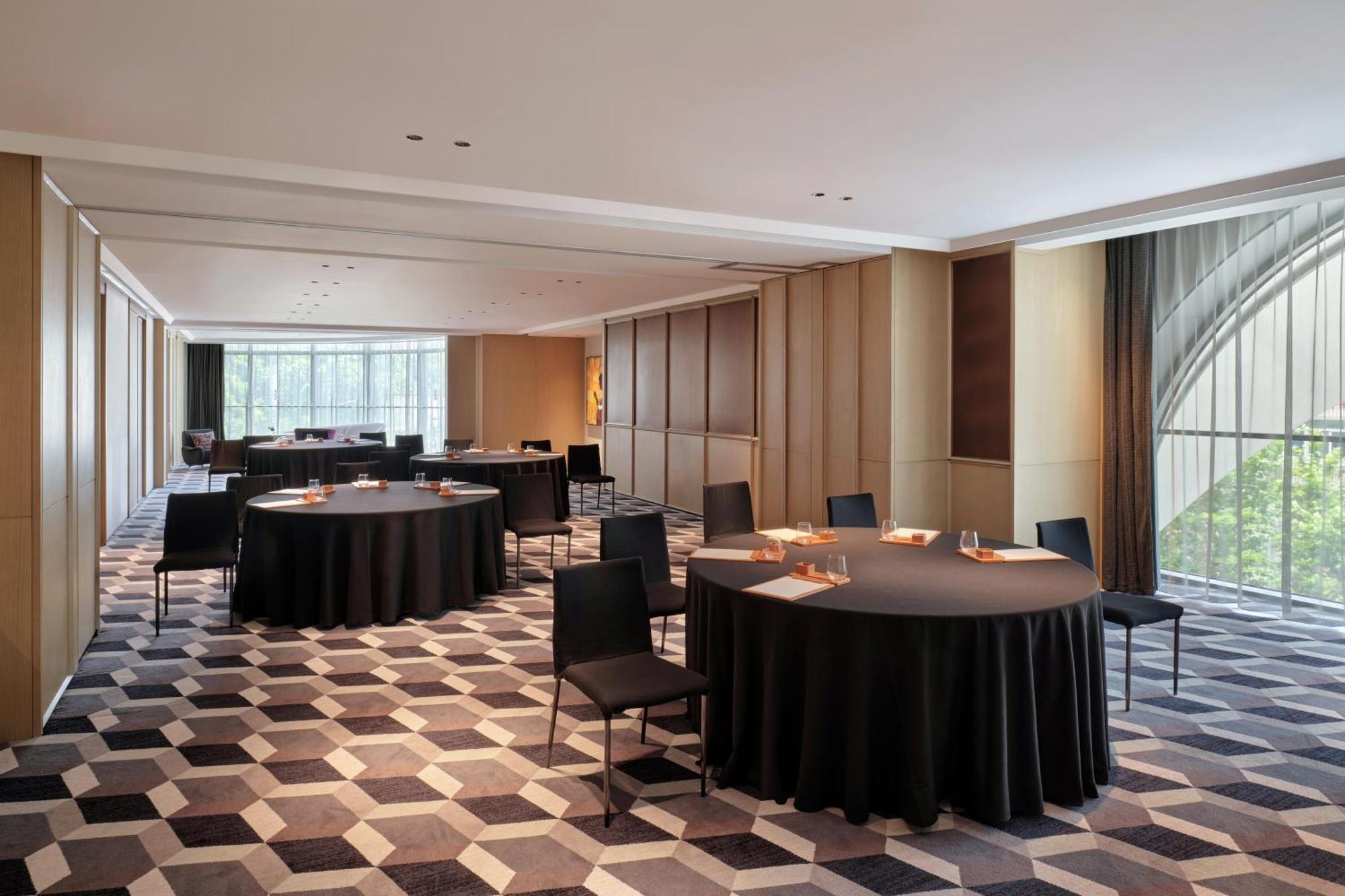Hyatt Centric Zhongshan Park 5*