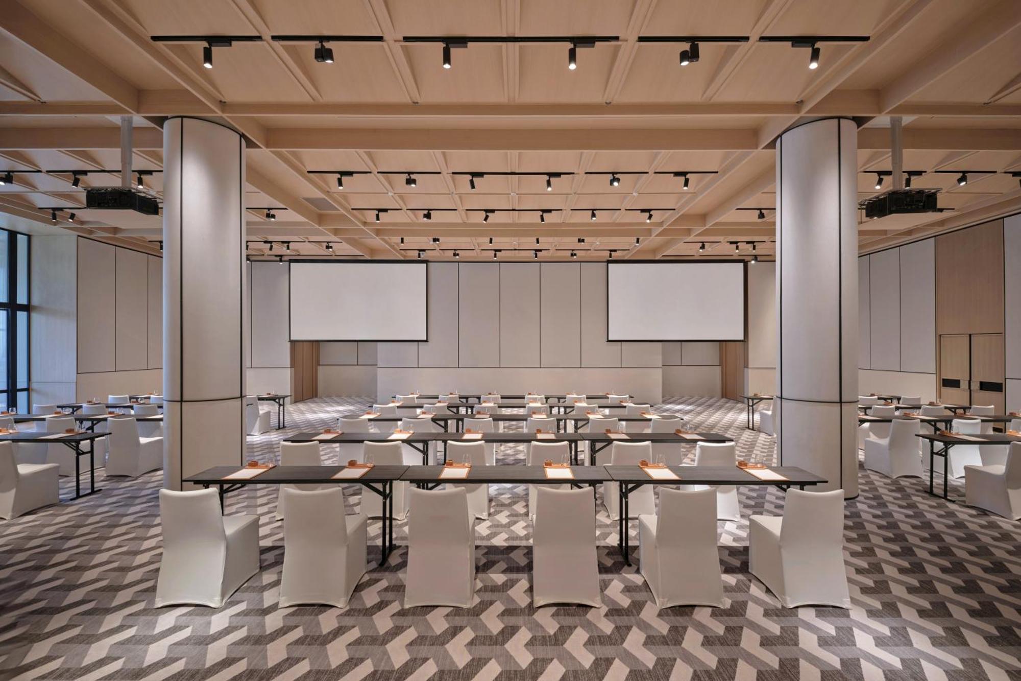 Hotel Hyatt Centric Zhongshan Park 5*
